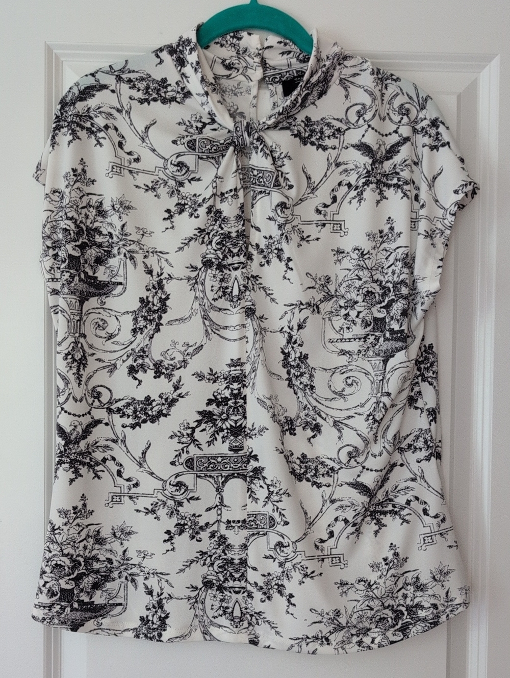 Black & White Tahari Tie-Neck Floral Print Blouse